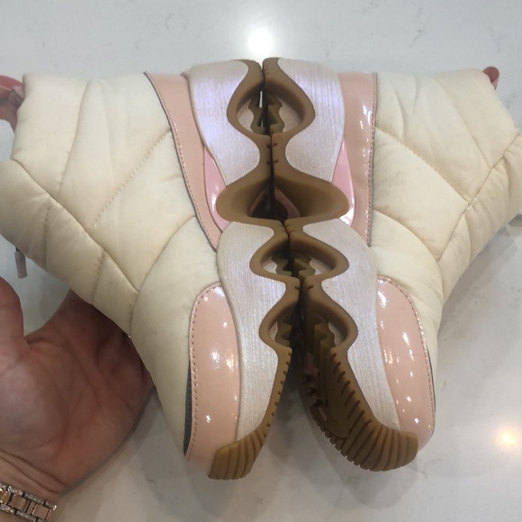 Sorel Kinetic Impact Waterproof Zip Bootie in Chalk/Vintage Pink women Size 5 - Picture 5 of 9